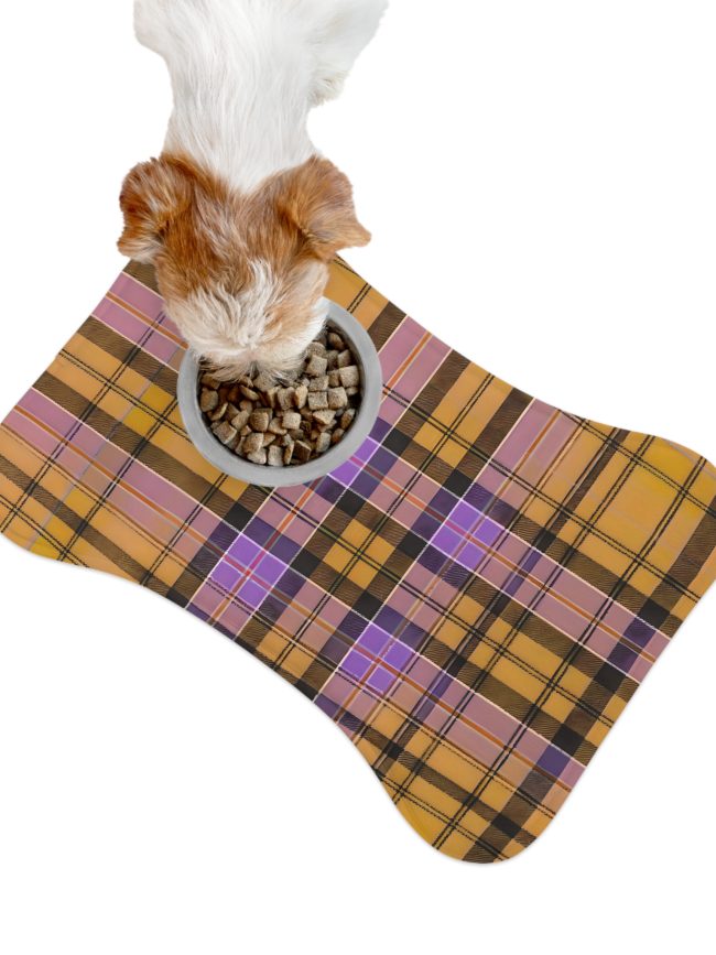 Stylish Plaid Pet Feeding Mat - Fun and Cozy Dining Experience for Dogs and Cats