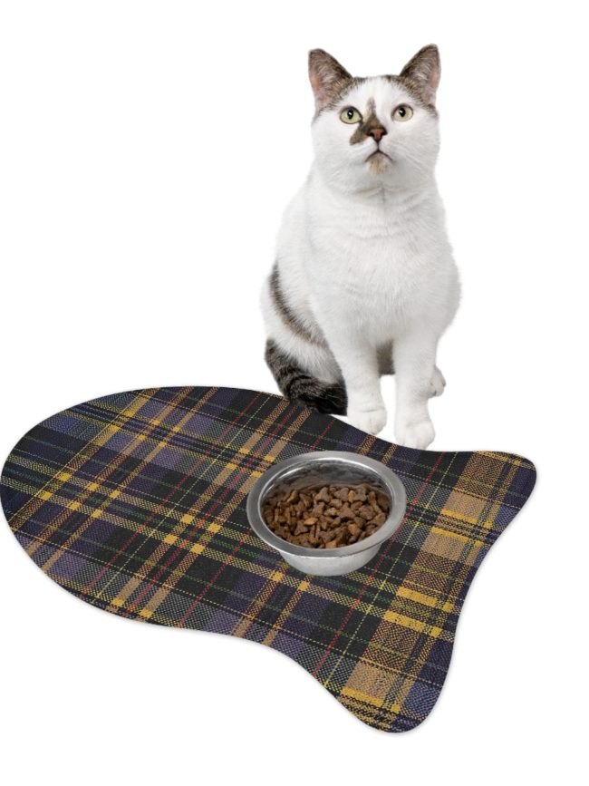 Elegant Plaid Pet Feeding Mat - Stylish Dog Bowl Mat for Mess-Free Meals